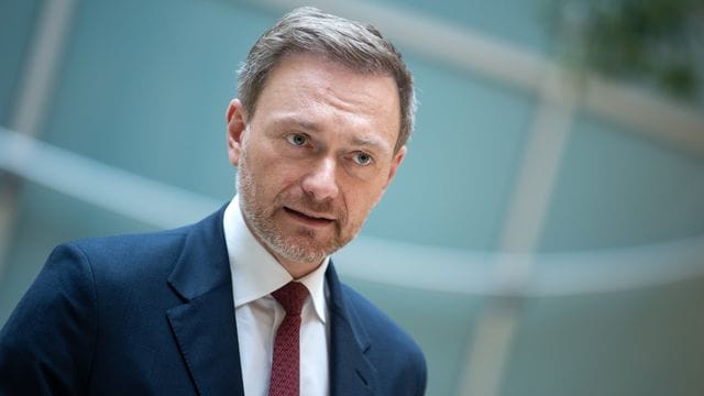 FDP-Chef Christian Lindner fordert vom Bund schnelle Hilfe für die Hochwasser-Opfer.