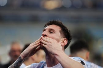 Lionel Messi hat seinem treuesten Fan, dem 100 Jahre alten Argentinier Hernán Mastrángelo, eine Videobotschaft geschickt.