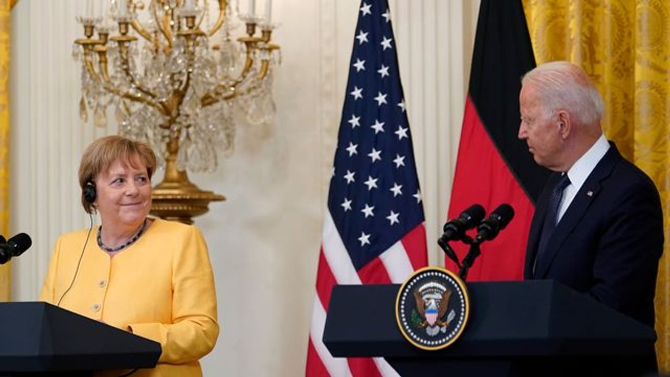 Kanzlerin Merkel und US-Präsident Biden demonstrieren Einigkeit und Harmonie.