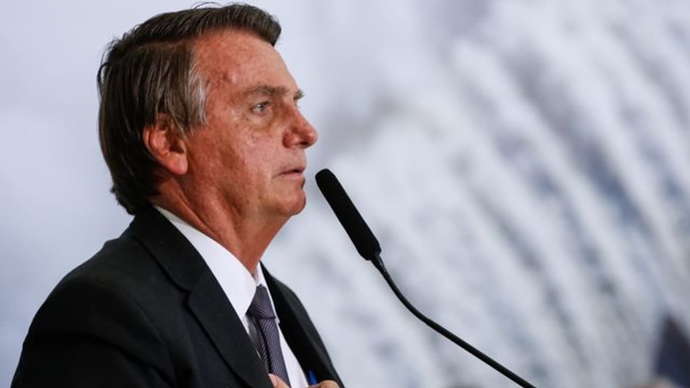 Aufgrund von Darmproblemen ist der brasilianische Präsident Jair Bolsonaro im Krankenhaus.