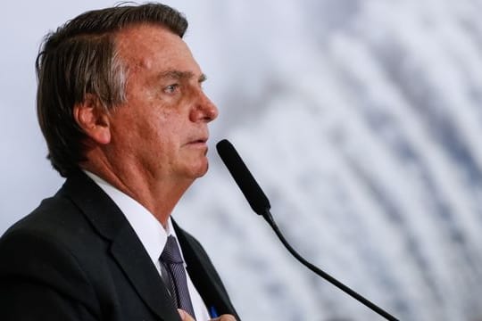 Aufgrund von Darmproblemen ist der brasilianische Präsident Jair Bolsonaro im Krankenhaus.