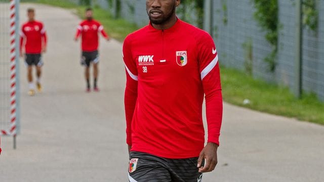 Will wohl seinen Vereinswechsel erzwingen: Kevin Danso vom FC Augsburg. Will wohl seinen Vereinswechsel erzwingen: Kevin Danso vom FC Augsburg.