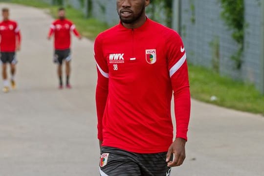Will wohl seinen Vereinswechsel erzwingen: Kevin Danso vom FC Augsburg.
