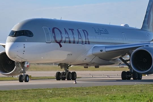 Ein Flieger von Qatar Airways.
