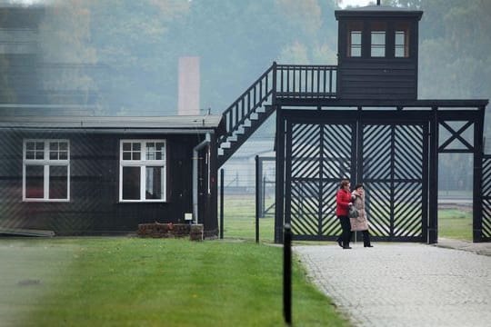Der Eingang des Stutthof Museums in Polen, in dem an die Verbrechen im ehemaligen Konzentrationslager Stutthof erinnert wird.