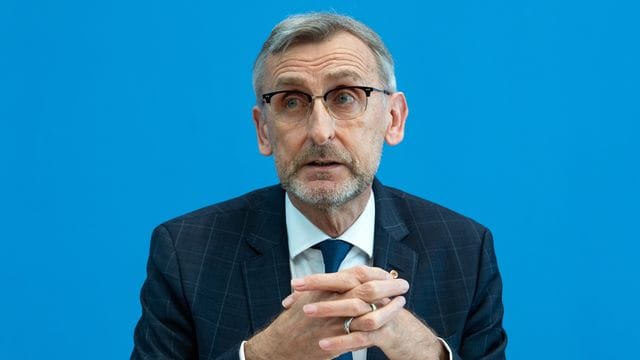 Armin Schuster (CDU), Präsident des Bundesamtes für Bevölkerungsschutz und Katastrophenhilfe (BBK). Armin Schuster (CDU), Präsident des Bundesamtes für Bevölkerungsschutz und Katastrophenhilfe (BBK).