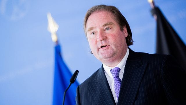 NRW-Finanzminister Lutz Lienenkämper (CDU) sagte den Opfern der Hochwasserkatastrophe Unterstützung zu. NRW-Finanzminister Lutz Lienenkämper (CDU) sagte den Opfern der Hochwasserkatastrophe Unterstützung zu.