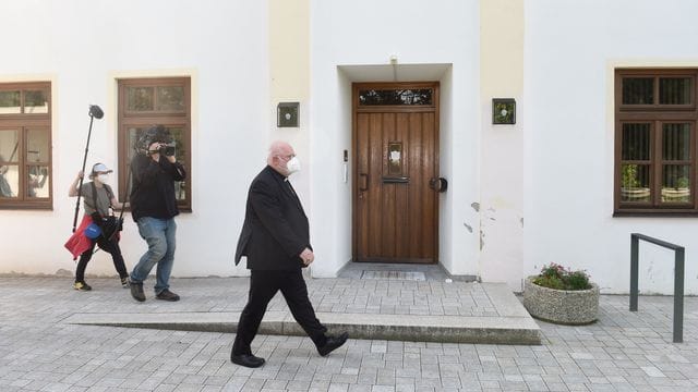 Kardinal Marx in Garching.