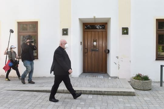 Kardinal Marx in Garching.