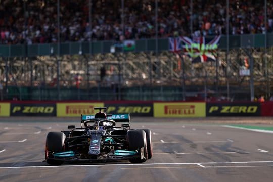 Lewis Hamilton geht bei seinem Heim-Grand-Prix von Platz zwei an den Start.