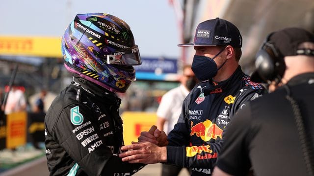 Kollidierten in Silverstone: Lewis Hamilton (l) und Max Verstappen.