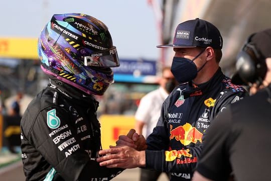 Kollidierten in Silverstone: Lewis Hamilton (l) und Max Verstappen.