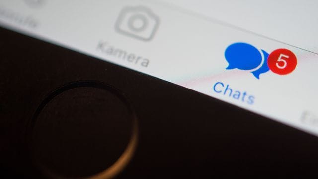 Ein Chatsymbol ist auf einem Smartphone zu sehen. Ein Chatsymbol ist auf einem Smartphone zu sehen.