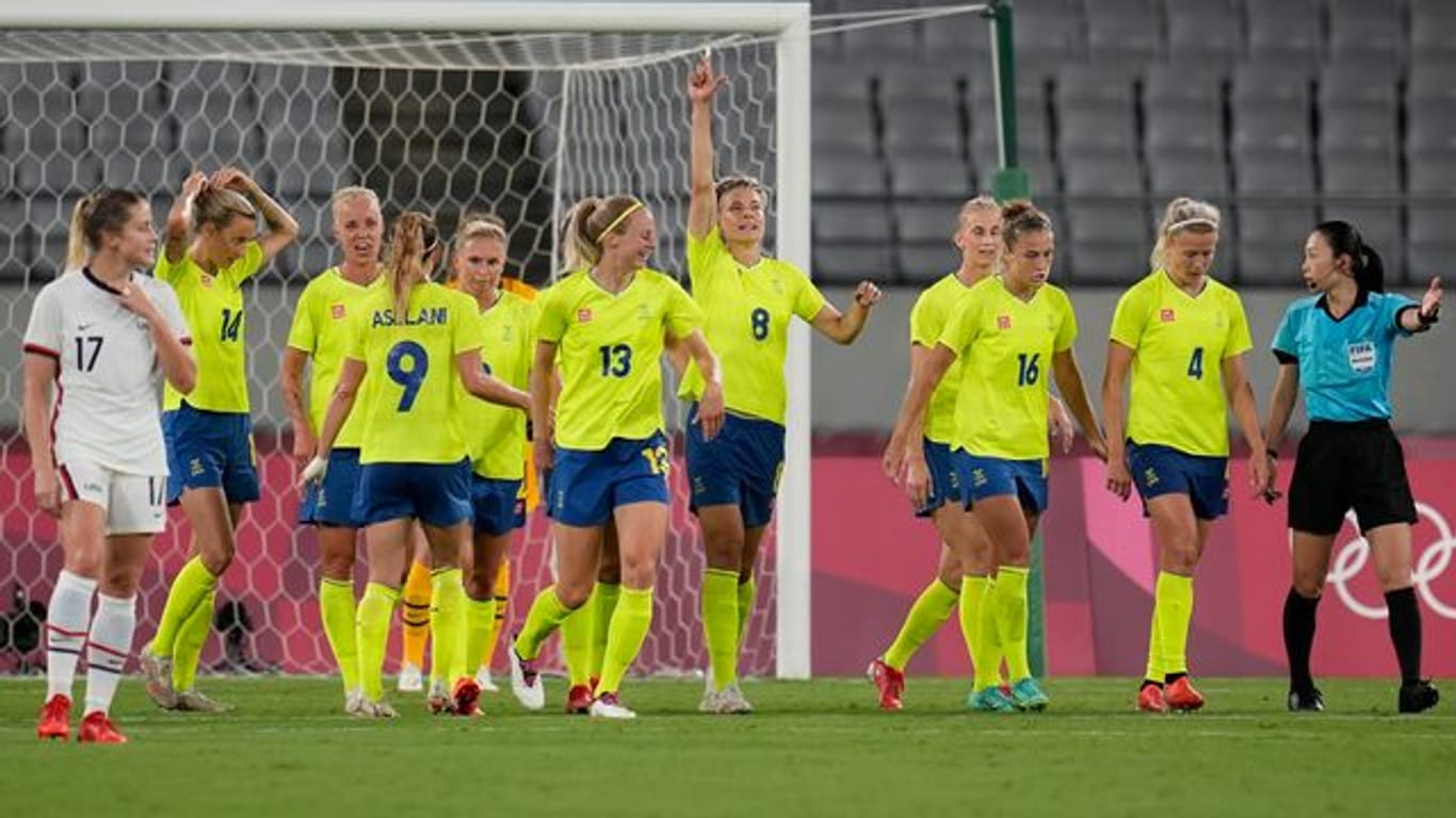 Schwedens Spielerinnen starteten mit einem Sieg gegen die USA in Olympia.