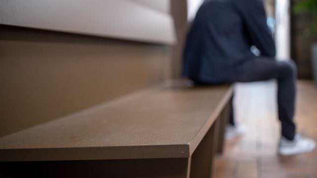 Lockdowns und Selbstisolation können sich auf die Psyche auswirken. Lockdowns und Selbstisolation können sich auf die Psyche auswirken.