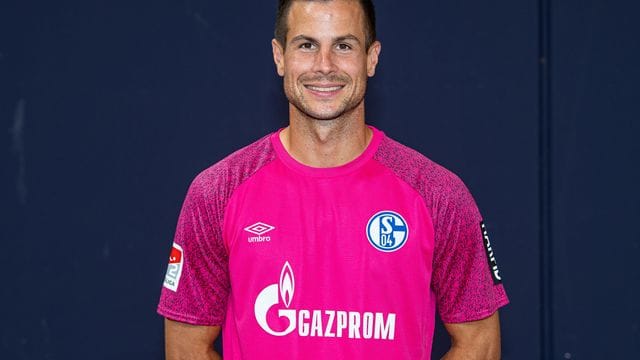 Der FC Schalke 04 setzt zum Saisonauftakt auf Torwart Michael Langer.