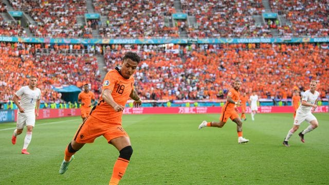 Der Transfer des niederländischen Nationalspielers Donyell Malen zum BVB steht vor dem Abschluss. Der Transfer des niederländischen Nationalspielers Donyell Malen zum BVB steht vor dem Abschluss.