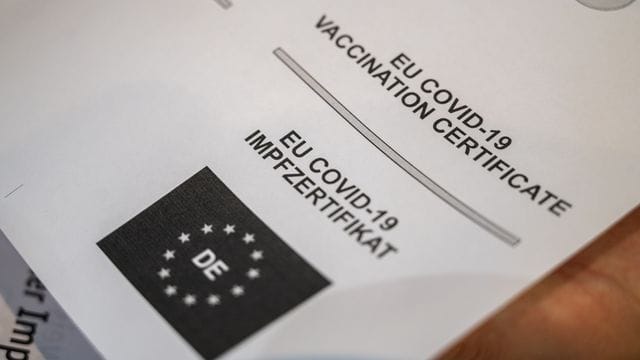 Apotheken in Deutschland noch nicht wieder Corona-Impfzertifikate ausstellen. Apotheken in Deutschland noch nicht wieder Corona-Impfzertifikate ausstellen.