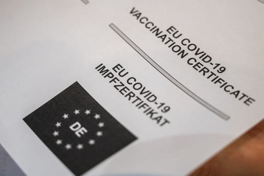 Apotheken in Deutschland noch nicht wieder Corona-Impfzertifikate ausstellen.