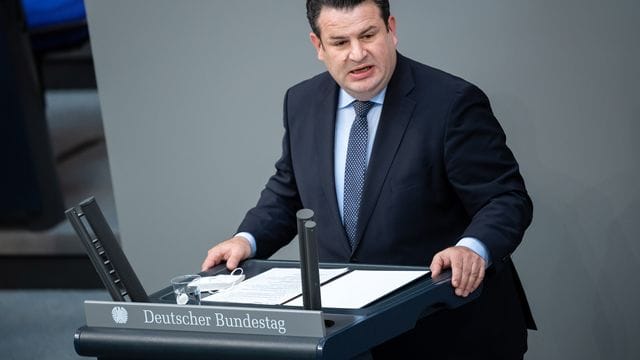 Arbeitsminister Hubertus Heil sieht die CDU nach dem Abschied von Bundeskanzlerin Angela Merkel auf dem Weg in die "soziale Kälte". Arbeitsminister Hubertus Heil sieht die CDU nach dem Abschied von Bundeskanzlerin Angela Merkel auf dem Weg in die "soziale Kälte".