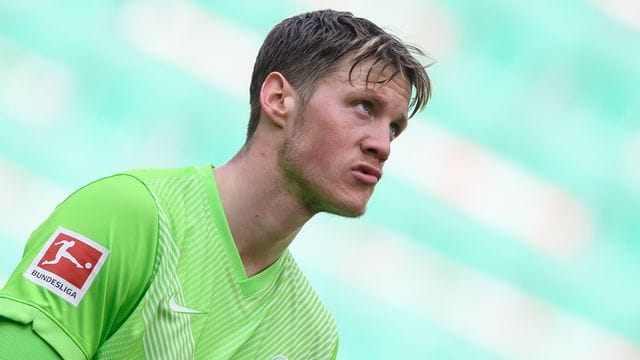 Der Wolfsburger Wout Weghorst will am liebsten gegen den FC Barcelona spielen.