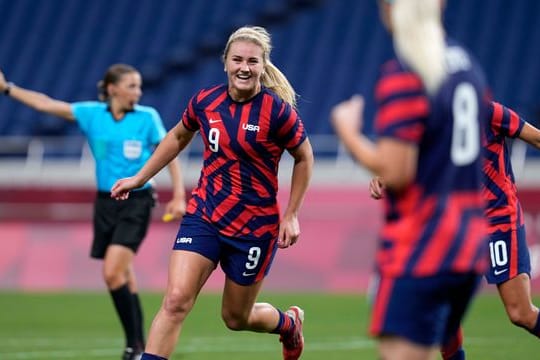 Bejubelt den ersten Sieg nach Fehlstart: US-Fußballerin Lindsey Horan.