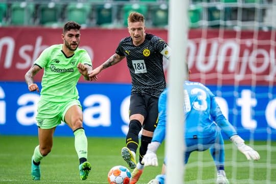 Dortmunds Marco Reus scheitert an Bilbaos Torwart Jokin Ezkieta.