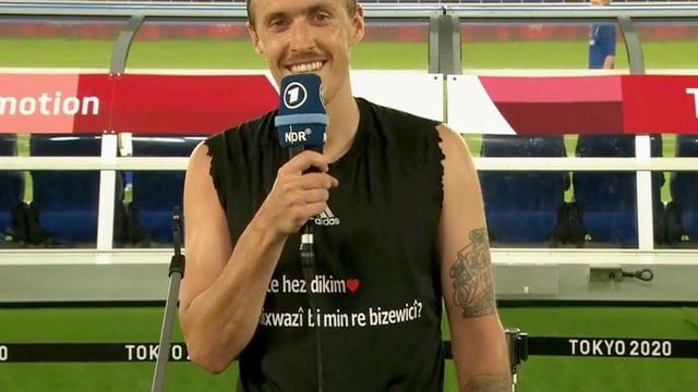 Machte seiner Freundin nach dem Sieg gegen Saudi-Arabien einen Heiratsantrag: Max Kruse. Machte seiner Freundin nach dem Sieg gegen Saudi-Arabien einen Heiratsantrag: Max Kruse.