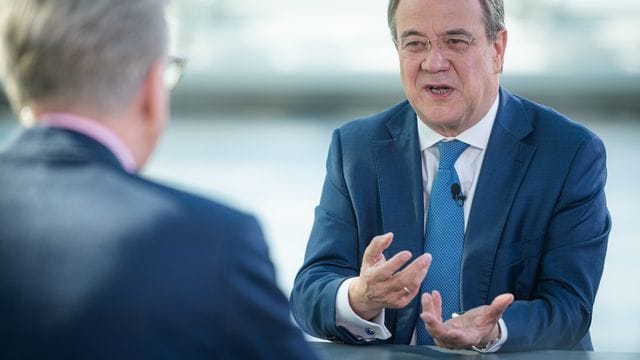 CDU-Chef Armin Laschet verteidigt das Verhalten der Thüringer CDU-Abgeordneten.
