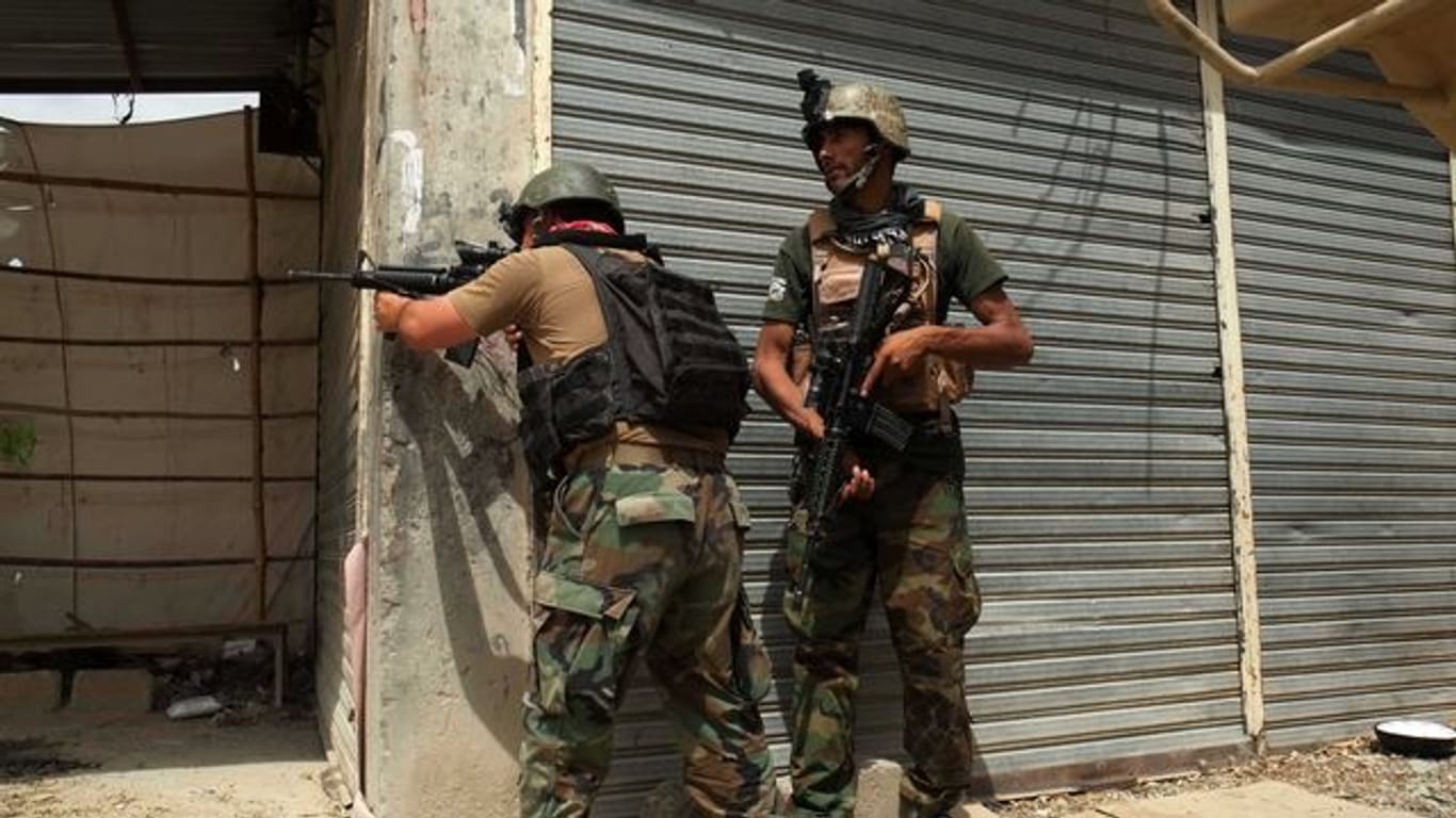 Bewaffnete afghanische Sicherheitskräfte in Kandahar.