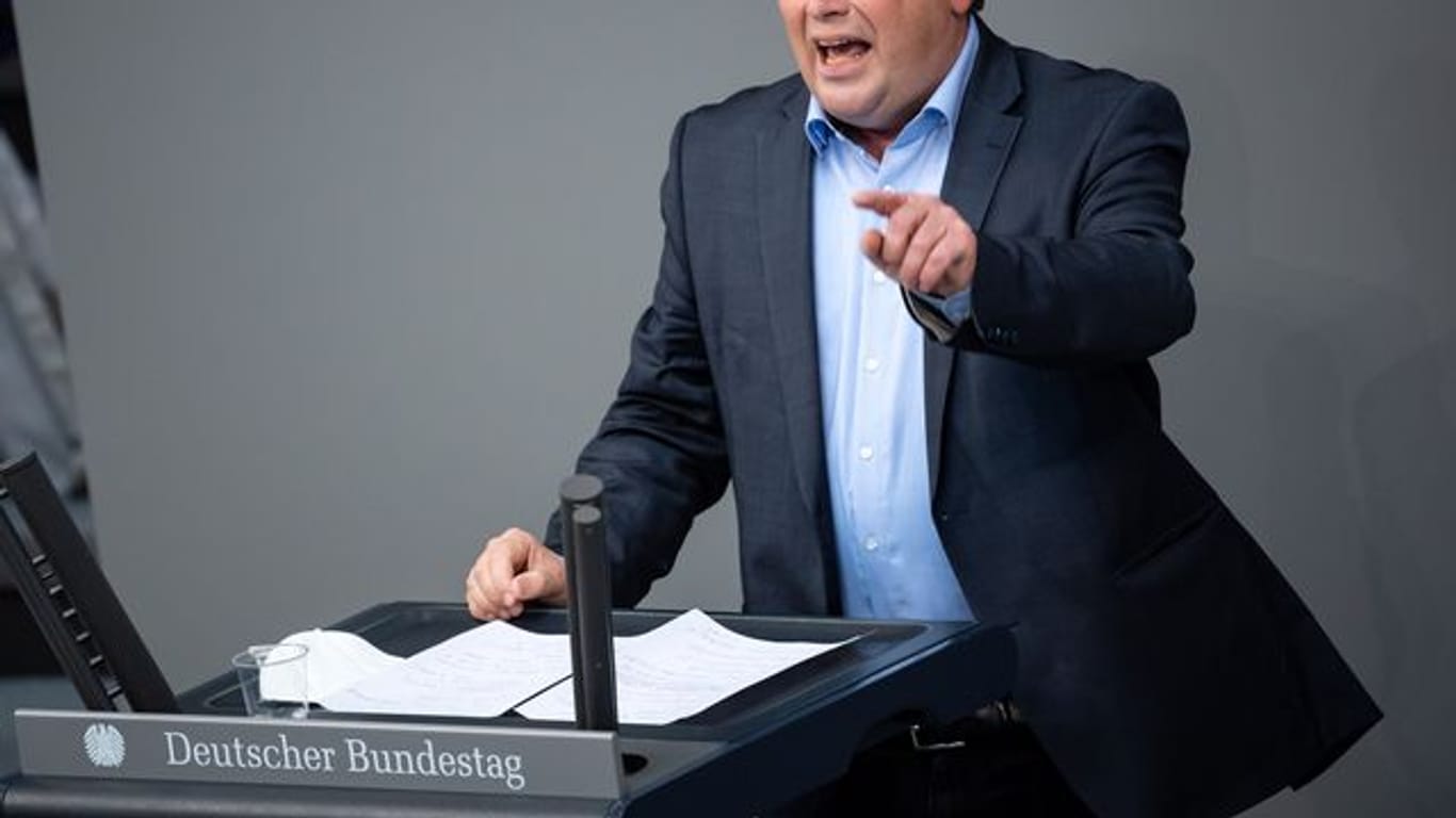 Oliver Krischer (Bündnis 90/Die Grünen) spricht bei der Plenarsitzung im Deutschen Bundestag.