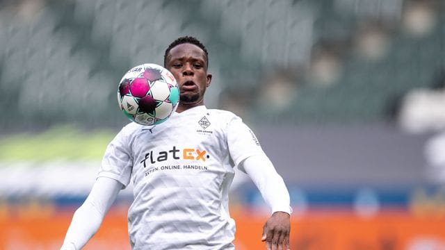 Befindet sich nach einem positiven Coronatest in Quarantäne: Gladbachs Denis Zakaria. Befindet sich nach einem positiven Coronatest in Quarantäne: Gladbachs Denis Zakaria.