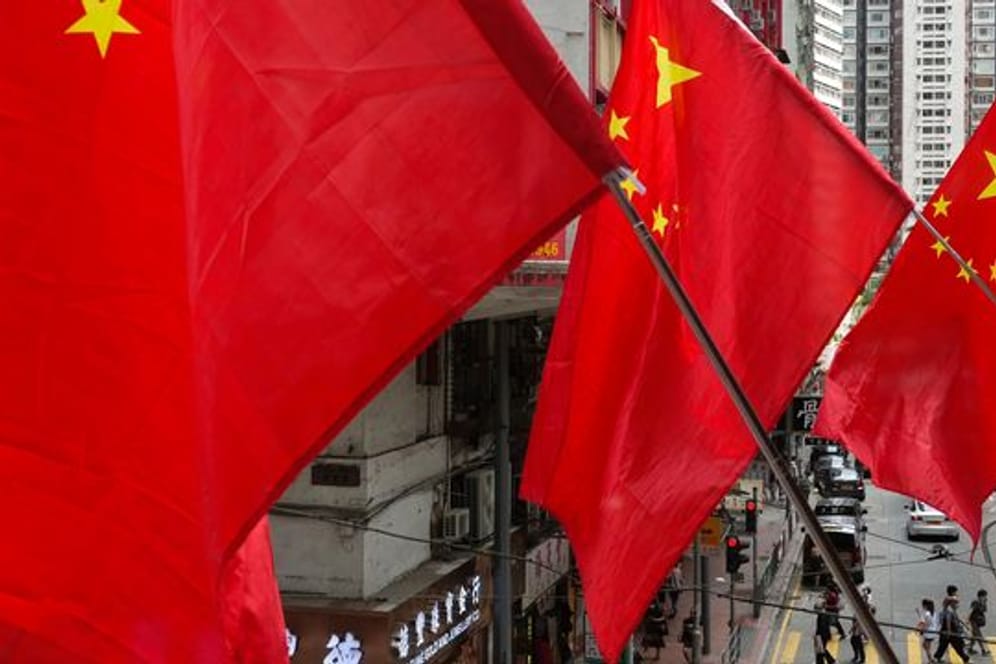 Seit den späten 90er Jahren versuchen die USA vergeblich, China dazu zu bewegen, sich internationalen Rüstungskontrollverhandlungen anzuschließen.