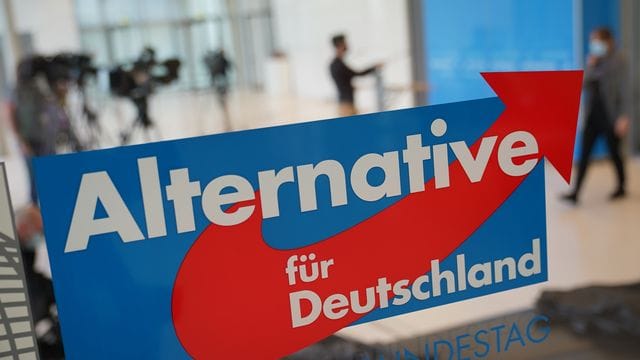 Das AfD-Logo am Eingang zum Fraktionssaal der Partei im Bundestag. Das AfD-Logo am Eingang zum Fraktionssaal der Partei im Bundestag.