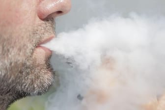 Die WHO definiert E-Zigaretten als Geräte, in denen Flüssigkeiten erhitzt werden.