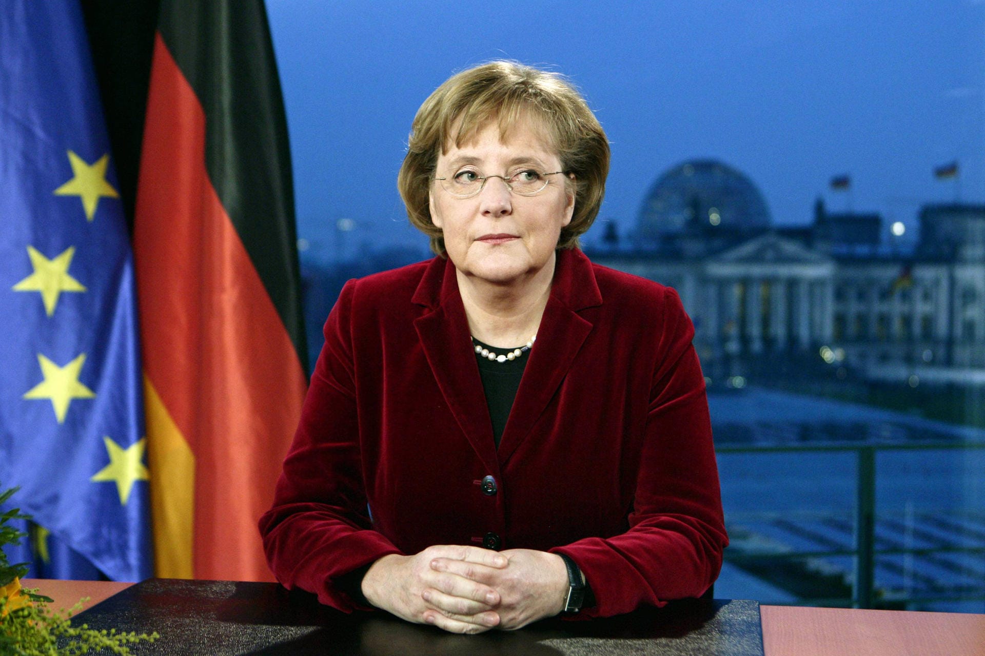 31. Dezember 2006: In ihrer Neujahrsansprache nennt Merkel die Reformpolitik ihrer Regierung unverzichtbar – darunter auch die angestrebte Rente mit 67. Im März 2007 beschließt der Bundestag die schrittweise Anhebung des Rentenalters von 65 auf 67 Jahre.