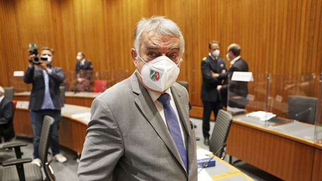NRW-Innenminister Herbert Reul im Innenausschuss des Düsseldorfer Landtags. NRW-Innenminister Herbert Reul im Innenausschuss des Düsseldorfer Landtags.