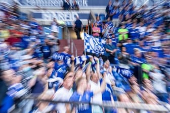 Der FC Schalke 04 hat den Dauerkartenverkauf vorzeitig beendet.