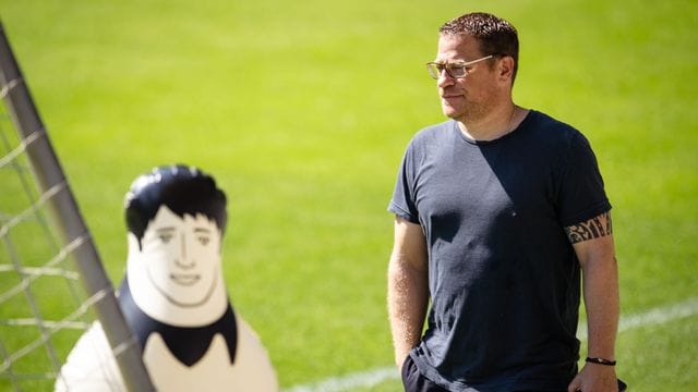 "Die Kaderplanung zieht sich länger hin als sonst üblich", sagt Mönchengladbachs Sportdirektor Max Eberl. "Die Kaderplanung zieht sich länger hin als sonst üblich", sagt Mönchengladbachs Sportdirektor Max Eberl.