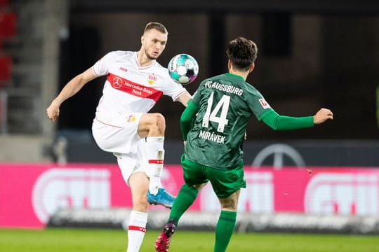 VfB-Stürmer Sasa Kalajdzic (l) wurde positiv auf das Coronavirus getestet.