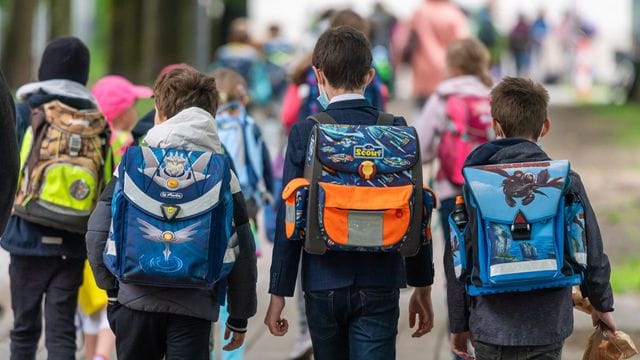 In den letzten Bundesländern haben die Ferien gerade begonnen, in den ersten gehen sie schon wieder zu Ende. In den letzten Bundesländern haben die Ferien gerade begonnen, in den ersten gehen sie schon wieder zu Ende.
