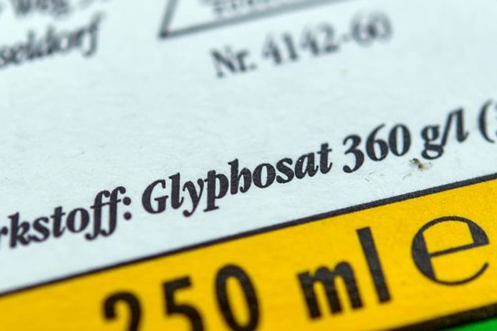 Privatnutzer dürfen das umstrittene Unkrautvernichtungsmittel Glyphosat bald nicht mehr im eigenen Garten verwenden.
