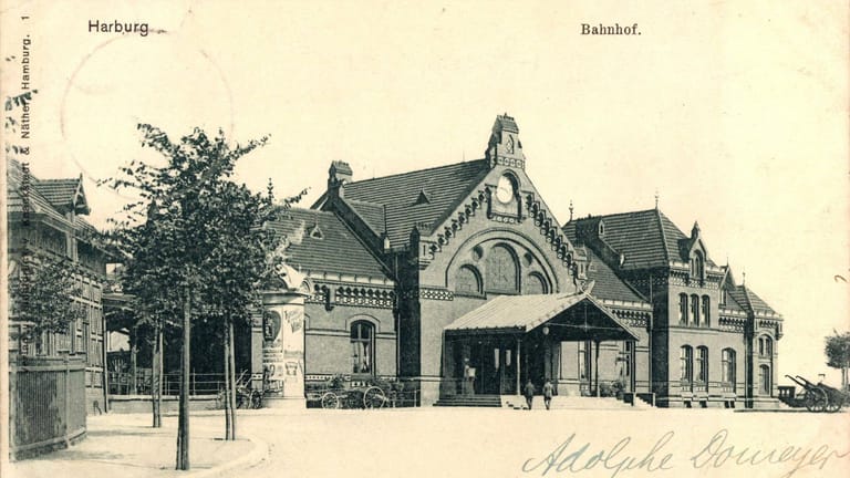 Der Harburger Hauptbahnhof Ende des 19. Jahrhunderts: Noch heute steht das Bahnhofsgebäude.