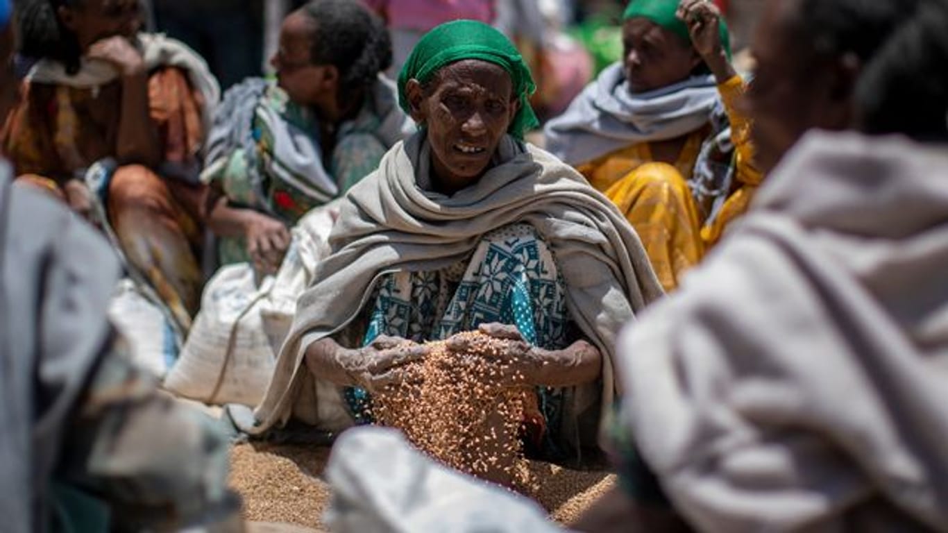 Die Zahl der vor dem Hungertod stehenden Menschen in der äthiopischen Krisenregion Tigray hat sich trotz eines einseitigen Waffenstillstands weiter erhöht.