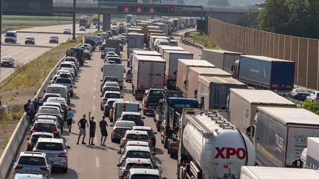 Auf der A99 geht nichts mehr.