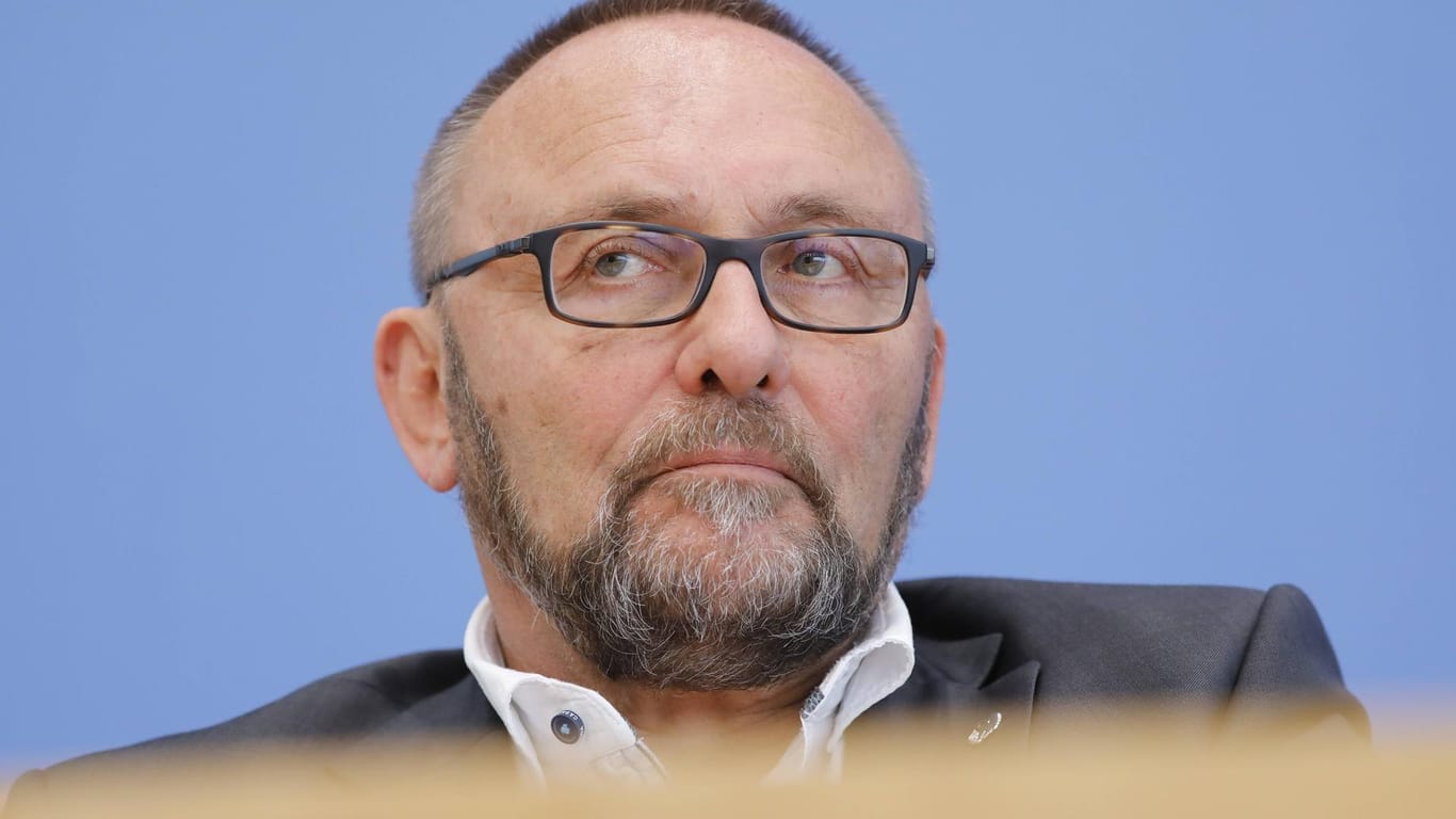 Frank Magnitz sitzt für die AfD Bremen im Bundestag: Wegen einer fehlenden eidesstattlichen Erklärung war der Landesverband zunächst von der Wahl im Herbst ausgeschlossen worden.