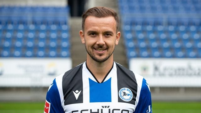 Teilt sich das Kapitänsamt bei Arminia Bielefeld mit Fabian Klos: Manuel Prietl. Teilt sich das Kapitänsamt bei Arminia Bielefeld mit Fabian Klos: Manuel Prietl.