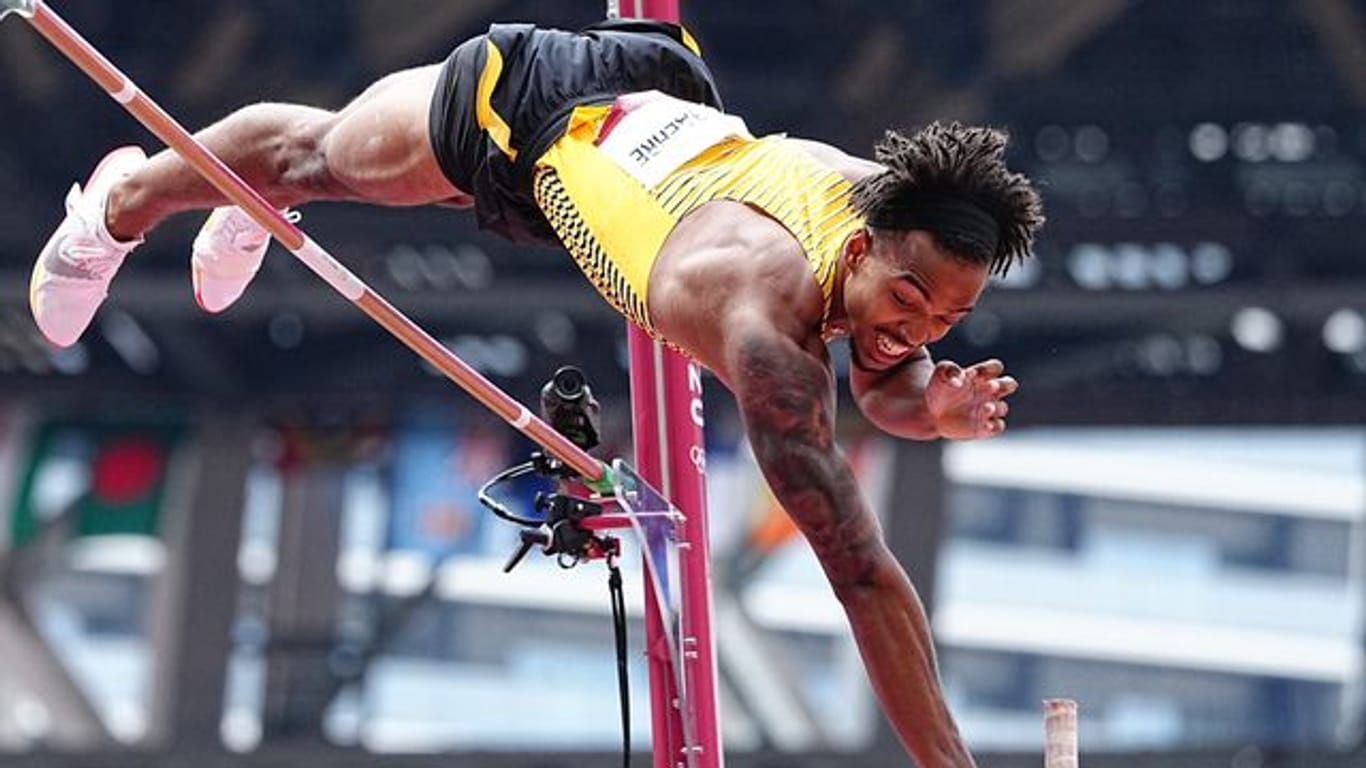 Stabhochspringer Bo Kanda Lita Baehre hat sich für das olympische Finale qualifiziert.