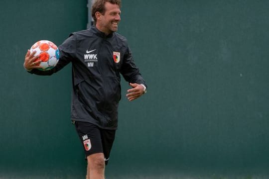 FCA-Cheftrainer Weinzierl startet mit seiner Mannschaft in der ersten Runde des DFB-Pokals beim Greifswalder FC in die Saison.
