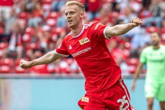 Unions Timo Baumgartl jubelt nach seinem Treffer zum 2:1.